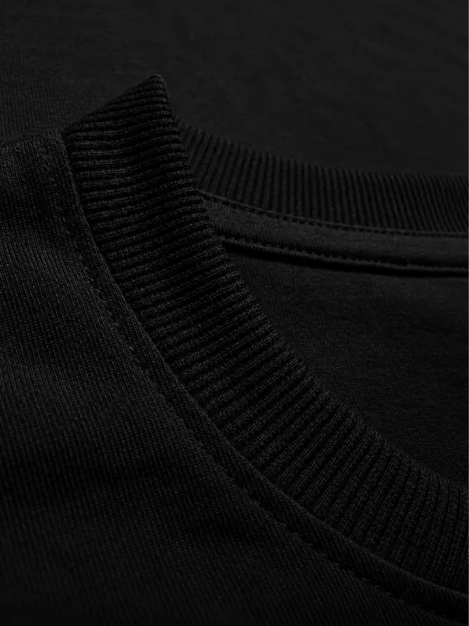 The ribbed collar up close